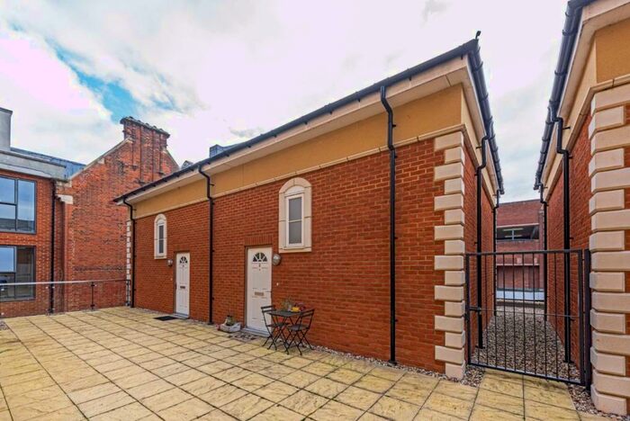 2 Bedroom Flat To Rent In Victoria Road, Surbiton, KT6