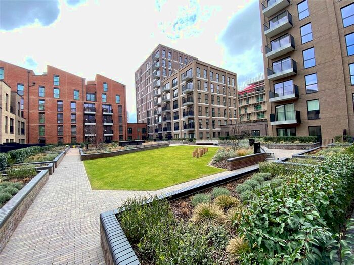 2 Bedroom Flat To Rent In Carraway Street, Reading, Berkshire, RG1