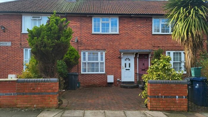 2 Bedroom Property To Rent In Hillyard Road, London, W7