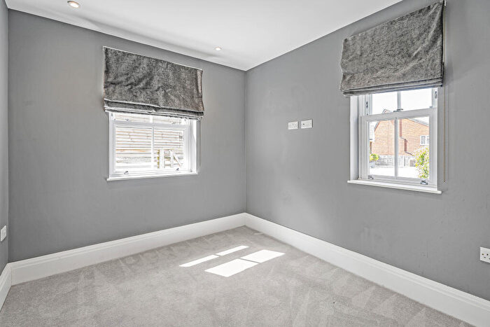 2 Bedroom Apartment To Rent In Bell Lane, Brookmans Park, AL9