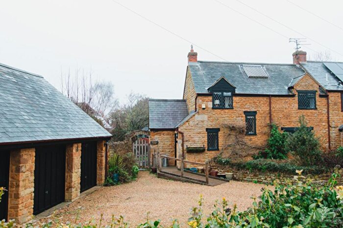 3 Bedroom Semi-Detached House For Sale In Gullicote Lane, Hanwell, OX17