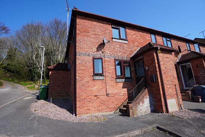 1 Bedroom End Of Terrace House For Sale In Cairnside, High Wycombe, HP13