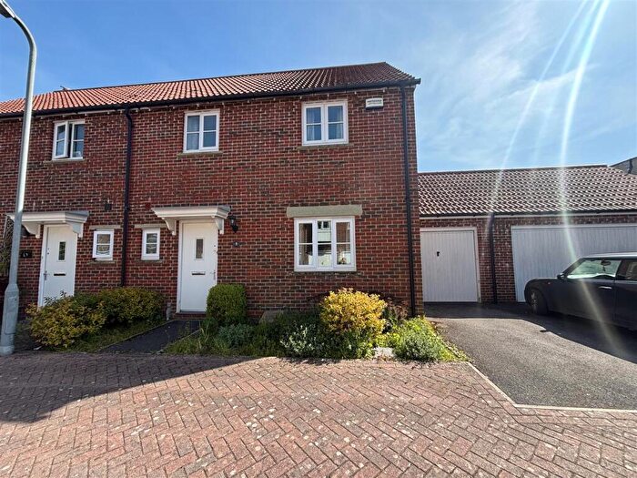 3 Bedroom Semi-Detached House For Sale In Prideaux Drive, Motcombe, SP7