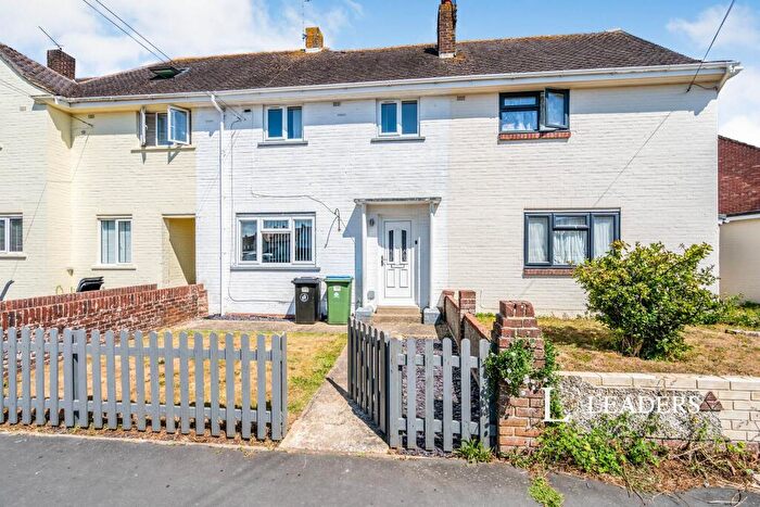 4 Bedroom Terraced House To Rent In Chestnut Grove, PO22