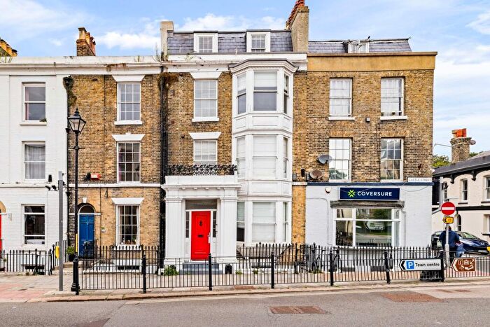 1 Bedroom Flat To Rent In Castle Street, Dover, CT16