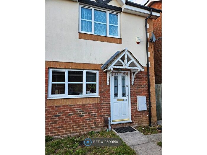 3 Bedroom Semi-Detached House To Rent In Two Mile Drive, Slough, SL1