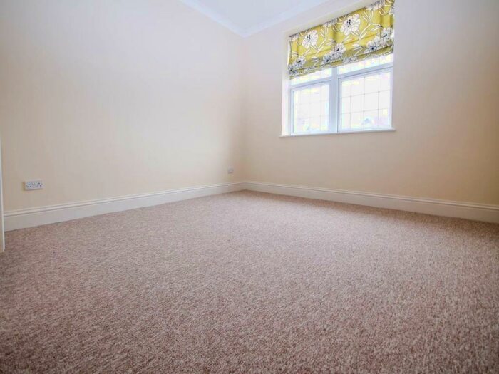 2 Bedroom Flat To Rent In B Southbourne Grove, Southbourne, Bournemouth