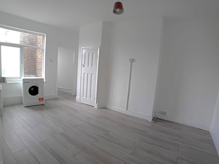 2 Bedroom Flat To Rent In Greyhound Hill, Hendon, London, NW4