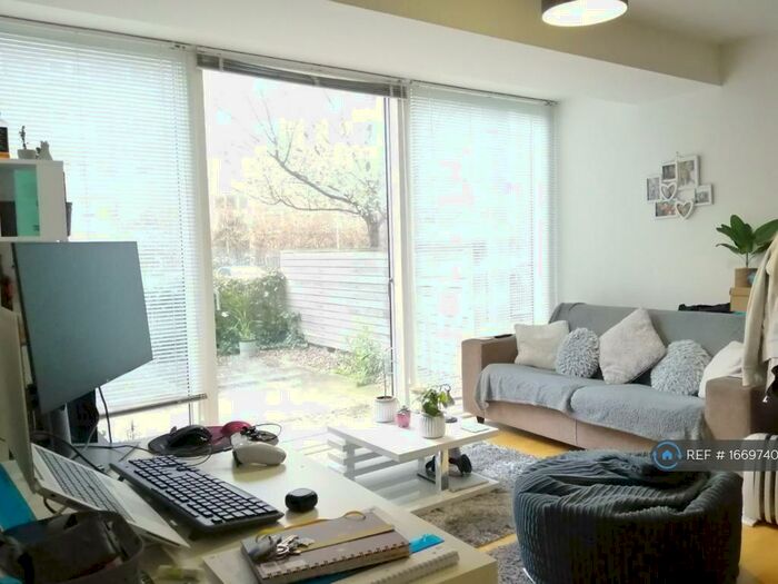 1 Bedroom Flat To Rent In The Avenue, Leeds, LS9