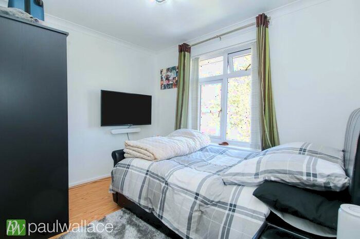 3 Bedroom Terraced House For Sale In Abbotts Drive, Waltham Abbey, EN9