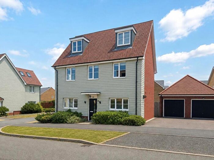 5 Bedroom Detached House For Sale In Pembroke Lane, Whitehouse, Milton Keynes, MK8