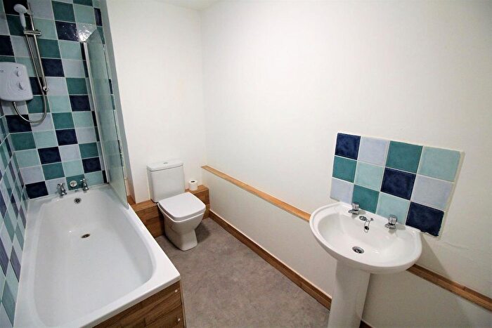 2 Bedroom Flat To Rent In Anne's Court, Sea Front, Hayling Island, PO11