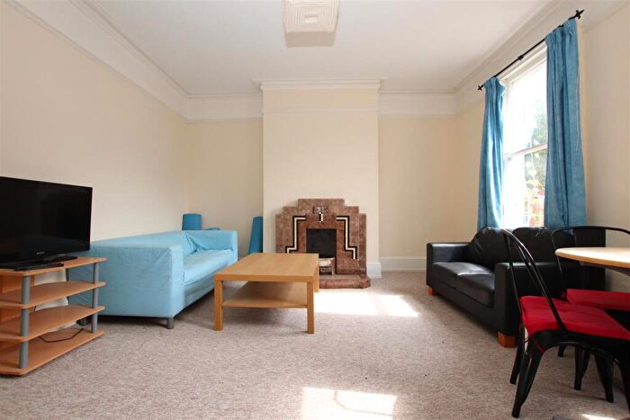 4 Bedroom Flat To Rent In New Street, BA1