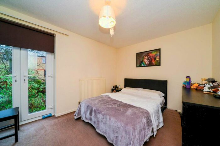 2 Bedroom House To Rent In Caledonian Wharf, Isle Of Dogs, London, E14