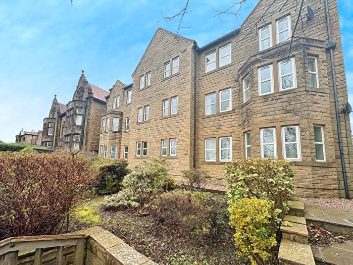 2 Bedroom Apartment For Sale In Park Drive, Huddersfield, West Yorkshire, HD1