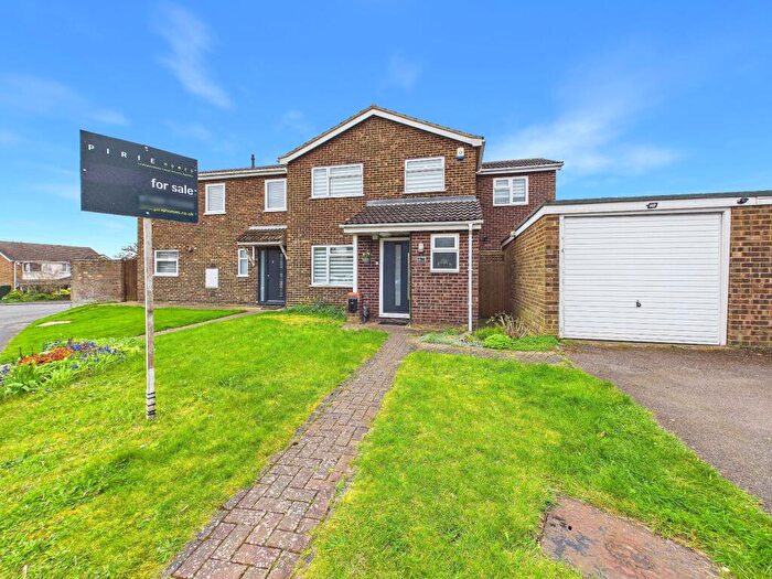 4 Bedroom Semi-Detached House For Sale In Lowry Road, Eaton Ford, St. Neots, PE19