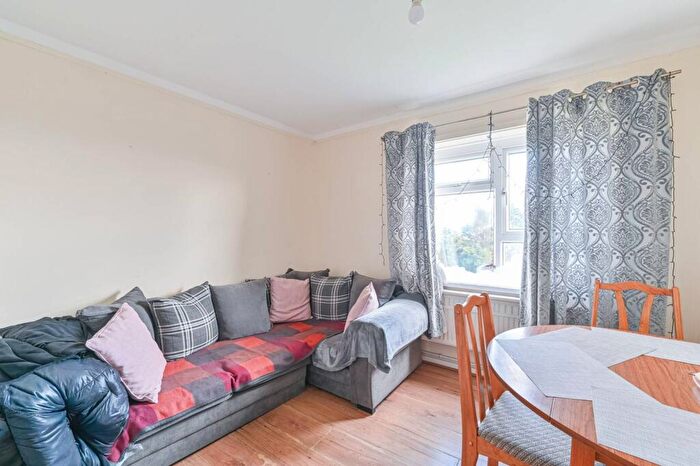 3 Bedroom Flat For Sale In South Norwood Hill, South Norwood, London, SE25