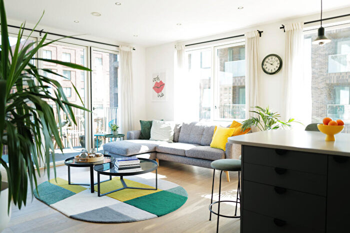 2 Bedroom Apartment To Rent In Lock Side Way, London, E16