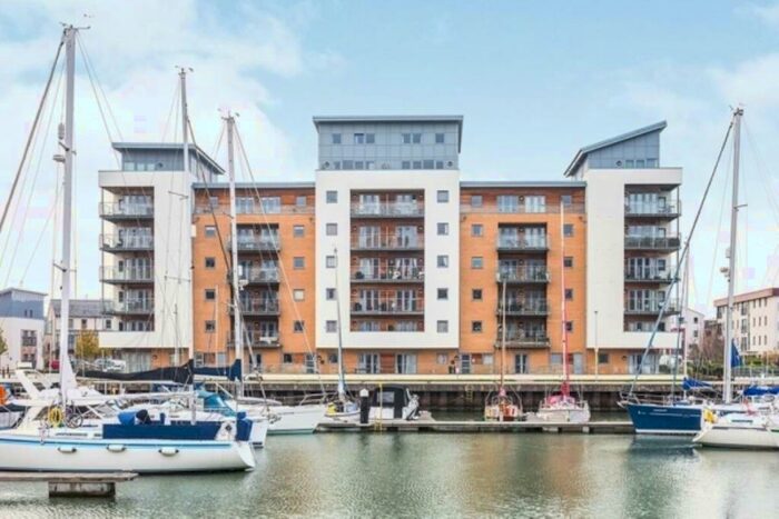 2 Bedroom Flat To Rent In Mizzen Court, Portishead, Bristol, BS20