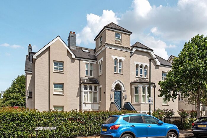 2 Bedroom Flat For Sale In Bridgeman Road, Teddington, TW11