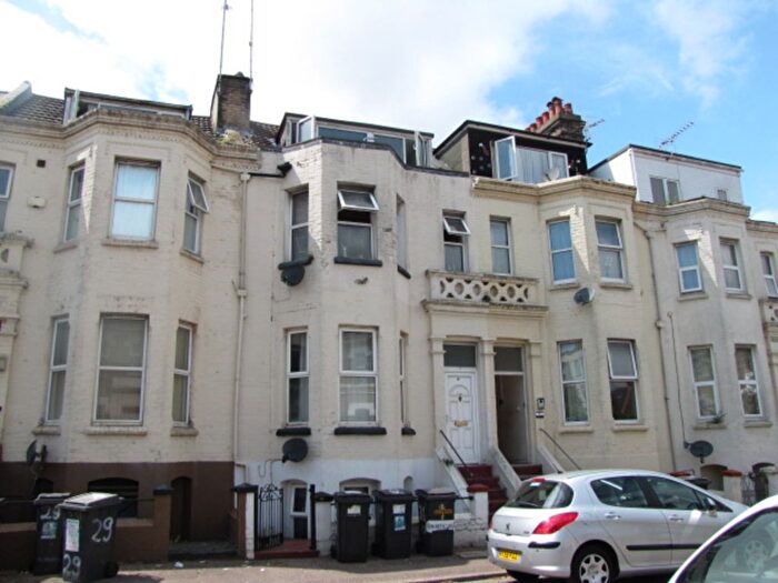 2 Bedroom Flat To Rent In Bournemouth, Dorset, BH1