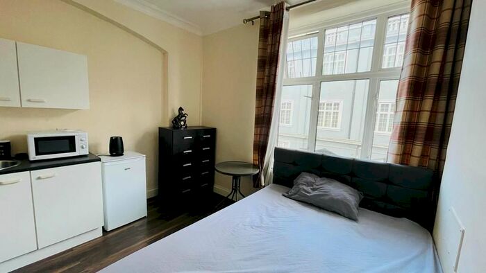 Studio To Rent In Brent Street, Hendon Broadway, NW4