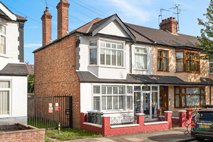 3 Bedroom End Of Terrace House For Sale In Parkstone Avenue, Upper Edmonton, London, N18
