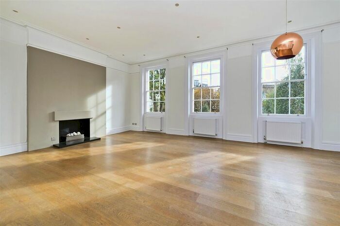 3 Bedroom Flat To Rent In Pembridge Villas, London, W11