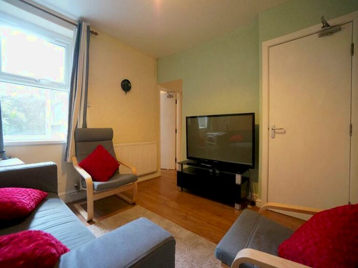 3 Bedroom House To Rent In Hill Street, Bangor, Gwynedd, LL57