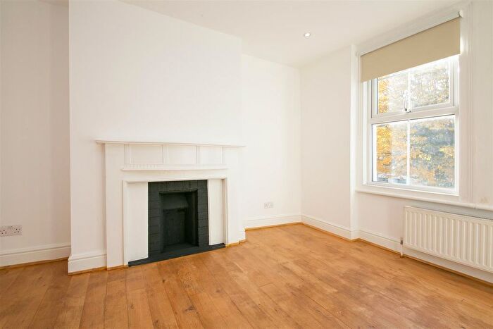 4 Bedroom Flat To Rent In Gilbey Road, Tooting, SW17