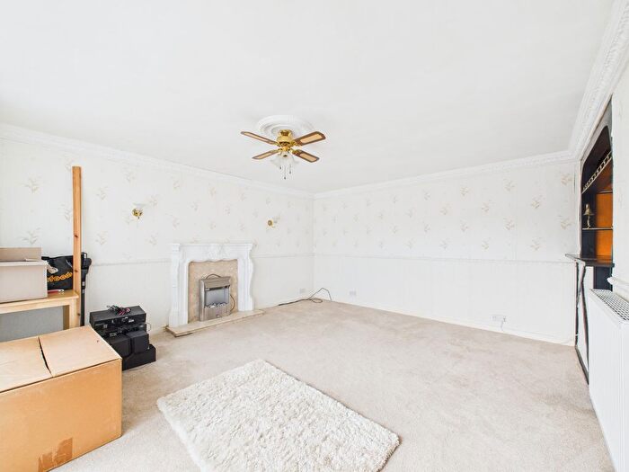 4 Bedroom Terraced House For Sale In Thurlstone Close, Hull, HU7