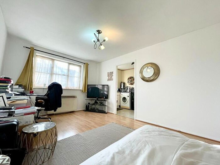 1 Bedroom Apartment For Sale In Polsten Mews, London, Enfield, EN3