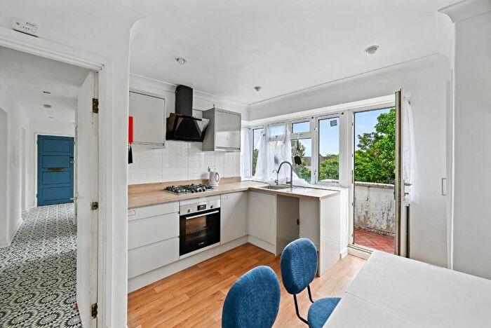 2 Bedroom Apartment For Sale In Keir Hardie Way, Barking, London, IG11