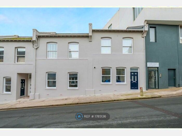 2 Bedroom Flat To Rent In Riviera Heights, Torquay, TQ2