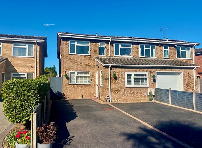 5 Bedroom Semi-Detached House For Sale In Aymer Drive, Staines-Upon-Thames, Surrey, TW18