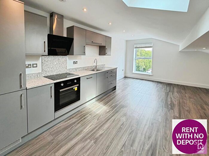 2 Bedroom Flat To Rent In Wynnstay Road, Sale, Cheshire, M33