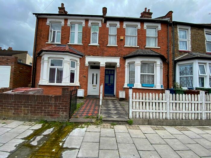 3 Bedroom Terraced House For Sale In Thomson Road, Harrow, Middlesex, HA3