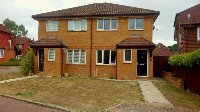 3 Bedroom Semi-Detached House To Rent In Hubbard Close, Twyford, Reading, RG10