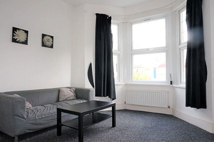 1 Bedroom Flat To Rent In Fairlop Road, Leytonstone, E11