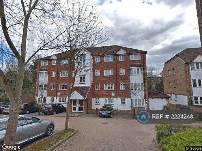 2 Bedroom Flat To Rent In Autumn Drive, Sutton, SM2