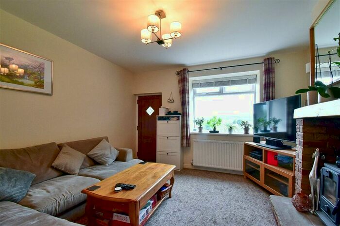 2 Bedroom Cottage For Sale In Nickleton Brow, Heath Charnock, Lancashire, PR6