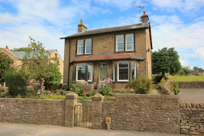 3 Bedroom Detached House To Rent In Skipton Road, Bradley, BD20