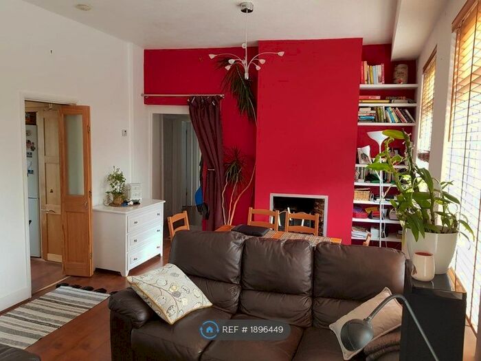 2 Bedroom Flat To Rent In Station Road, Sutton, SM2