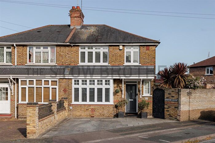 3 Bedroom Property To Rent In Windsor Avenue, Walthamstow, E17