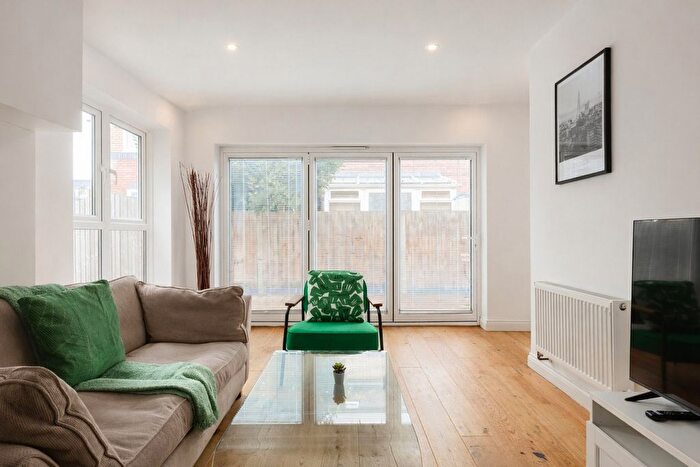 2 Bedroom Flat For Sale In Anerley Road, London, SE20