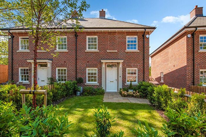 3 Bedroom Semi-Detached House For Sale In Glasshayes Way, Lyndhurst, SO43