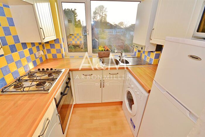 2 Bedroom Maisonette To Rent In Fullwell Avenue, Clayhall, IG5