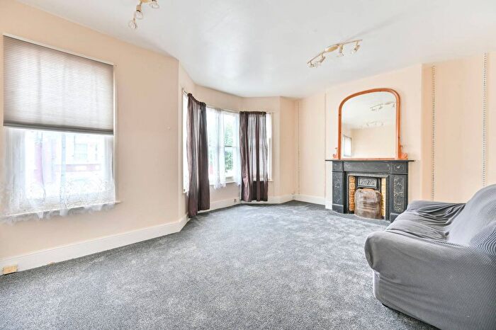 2 Bedroom Flat For Sale In Tunley Road, Harlesden, London, NW10