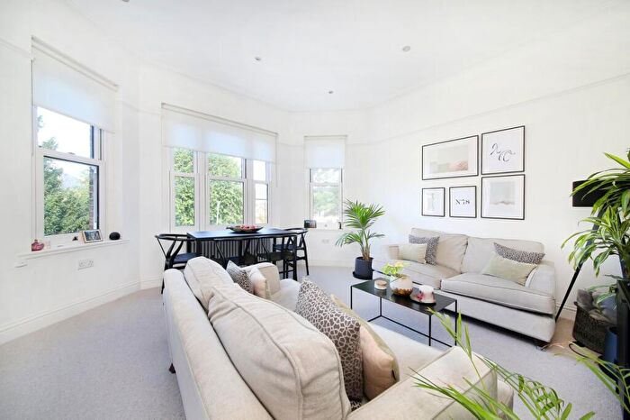2 Bedroom Flat For Sale In Culverden Road, Balham, SW12