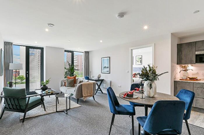 2 Bedroom Apartment To Rent In Daw Bank, Stockport, Greater Manchester, SK3